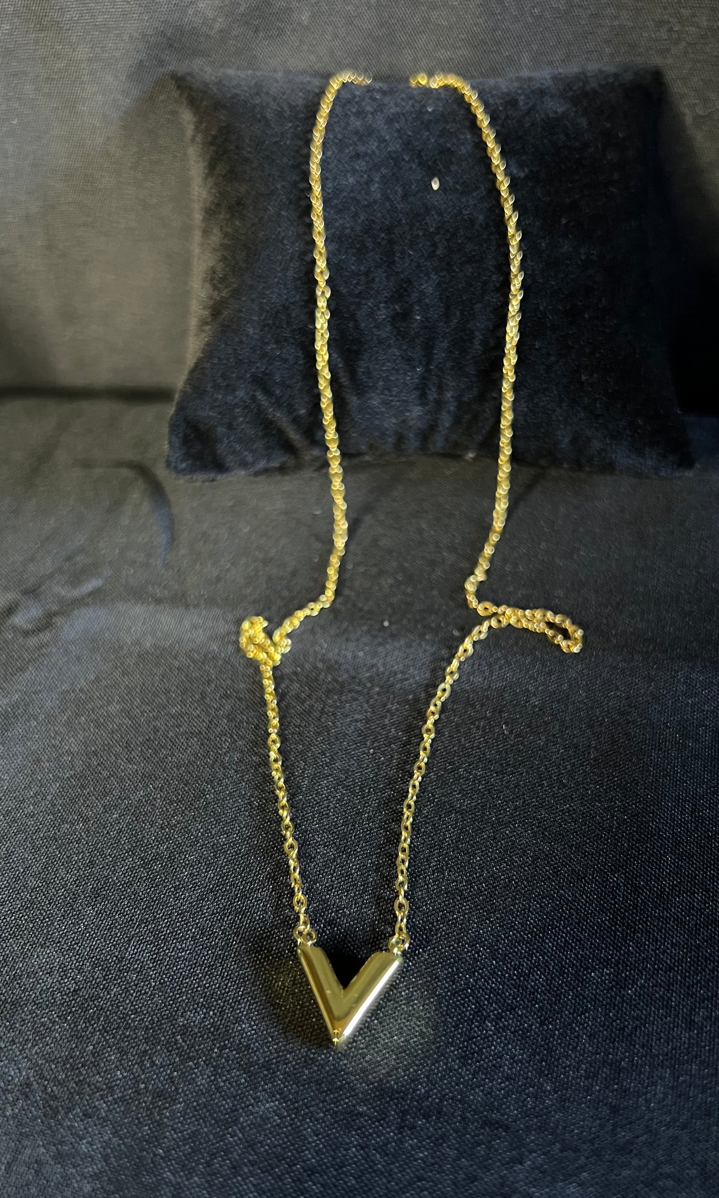 Collier V Doré et Argenté